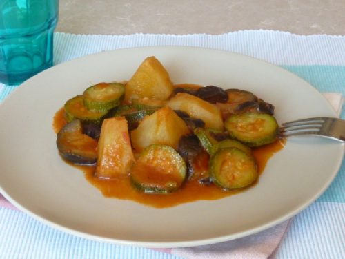 Potatoes, zucchini and eggplant stew