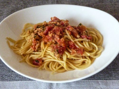 Spaghetti with tuna sauce