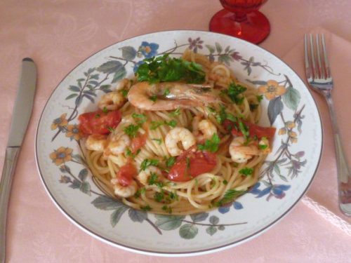 Spaghetti con gamberetti e pomodorini
