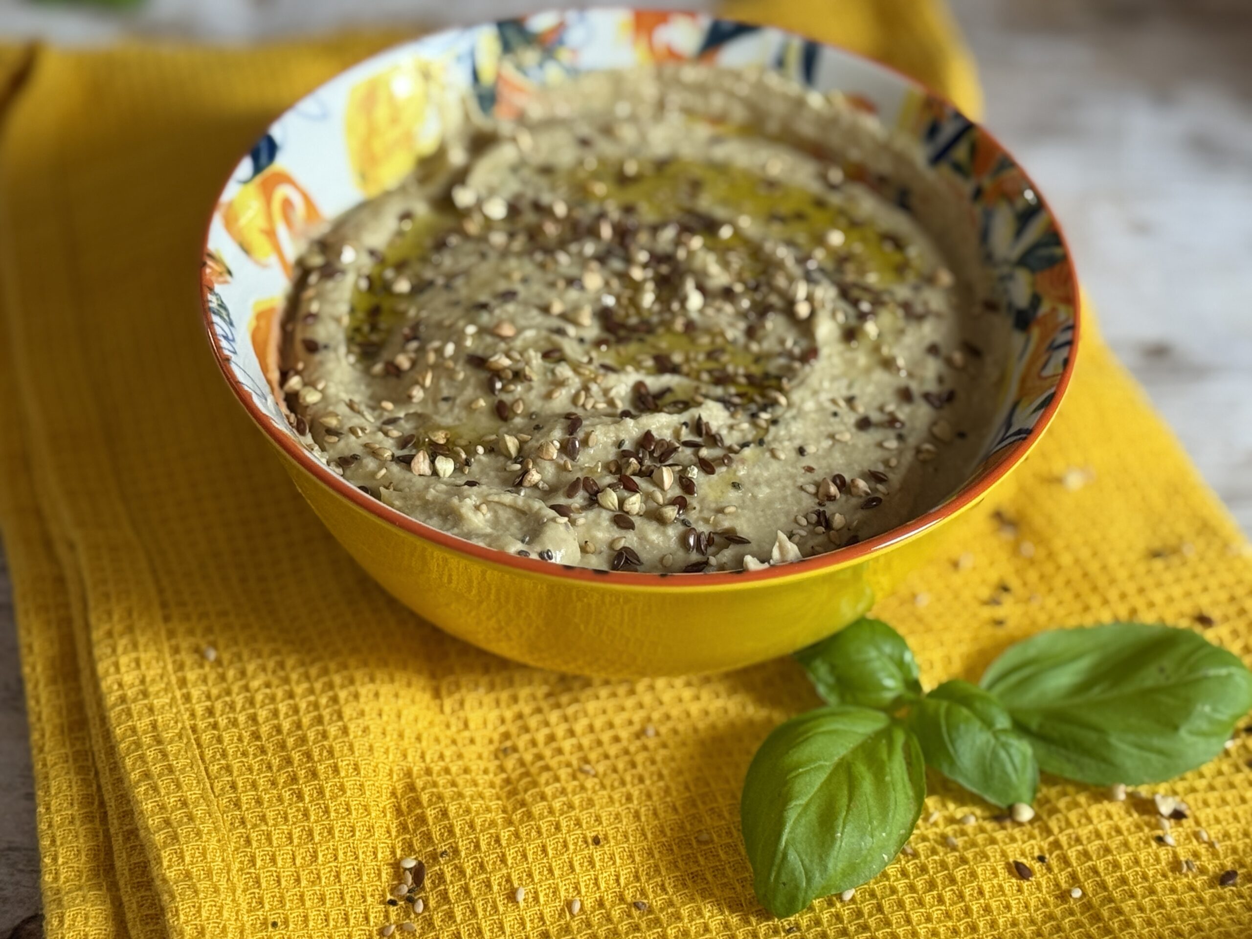 hummus light di legumi misti e basilico