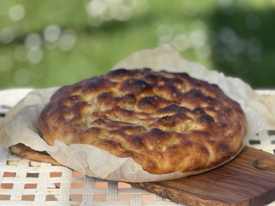 focaccia al farro con erbe aromatiche