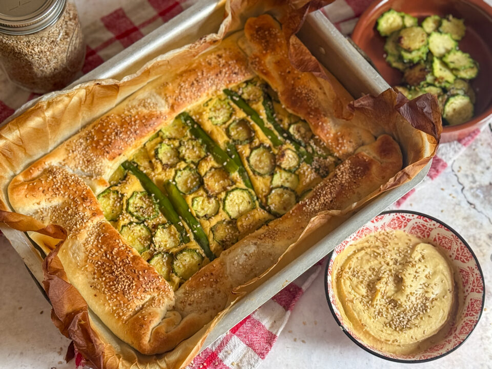 torta salata veloce con hummus e verdure