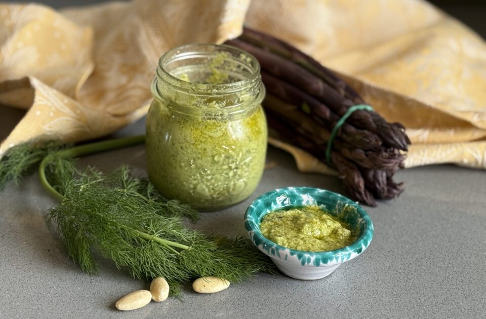 Pesto agli asparagi e finocchietto selvatico