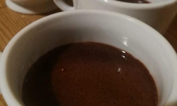 Cioccolata calda con cioccolato del vostro gusto preferito!