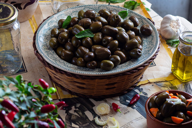 Olive verdi schiacciate alla siciliana, ricetta tradizionale