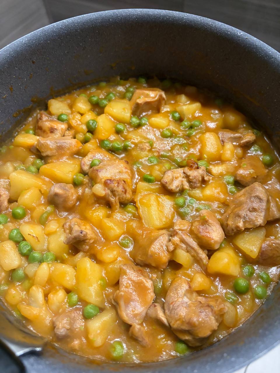 Spezzatino di vitello patate e piselli