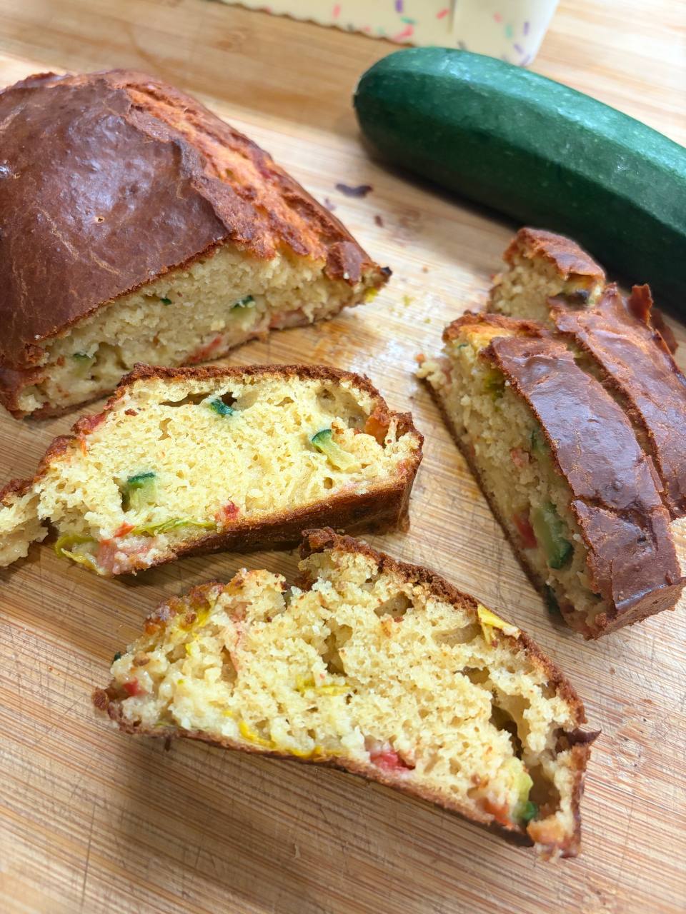Plum cake salato con zucchine e peperoni