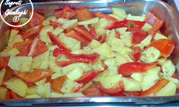peperoni patate forno