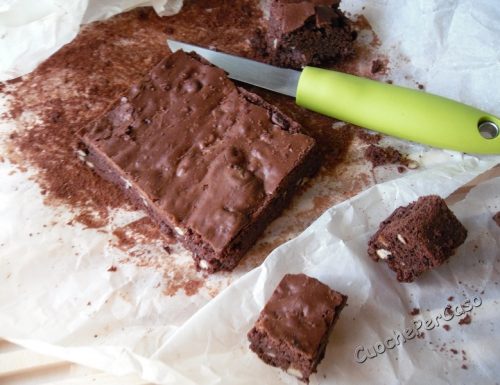 Brownies al cioccolato fondente e nocciole
