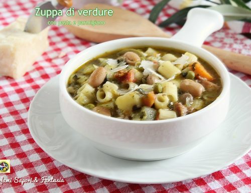 Zuppa di verdure con pasta e parmigiano