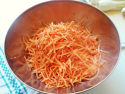 Gnocchi di zucchine al pesto di carote