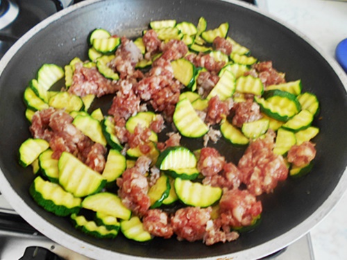 Frittata con salsiccia ricotta e zucchine