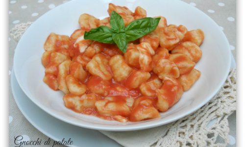 Gnocchi di patate al pomodoro e basilico