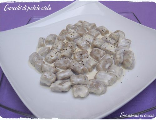 Gnocchi di patate viola con fonduta di parmigiano