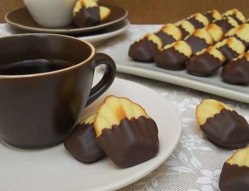 Madeleine all’arancia e cioccolato