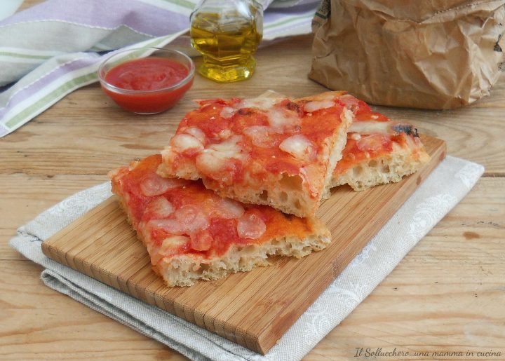 Pizza da fare in fretta ad alta idratazione, ricetta perfetta.