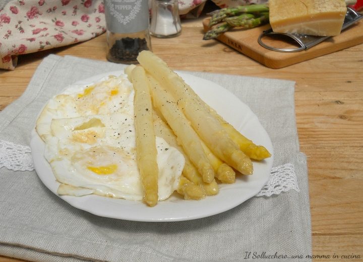 asparagi al burro e parmigiano