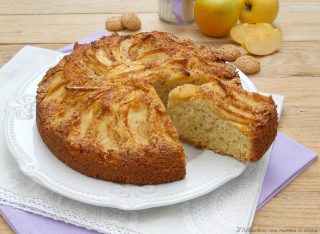 Torta 5 minuti mele e amaretti