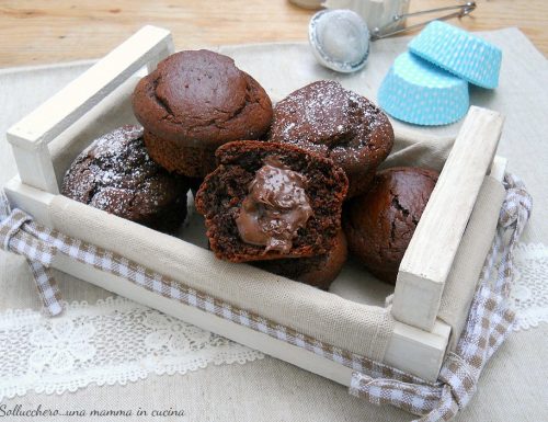Muffin al cacao con cuore morbido di nutella