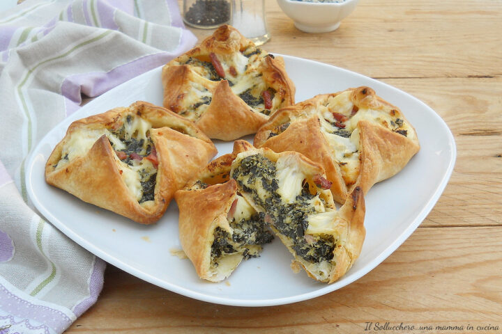 fagottini di pasta sfoglia con spinaci e pancetta oriz