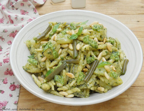 Pasta fredda con pesto leggero, patate e fagiolini