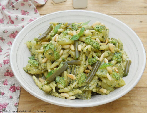 Pasta fredda con pesto leggero, patate e fagiolini