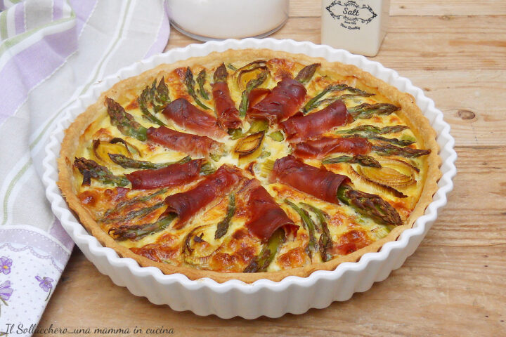 Torta salata con asparagi e speck oriz