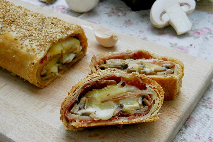strudel salato con patate funghi speck e formaggio oriz