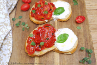 Bruschette con pomodorini confit e stracciatella oriz