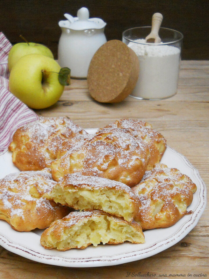 i biscotti morbidi alle mele sono deliziosi dolcetti facili e genuini che si preparano in pochi minuti. Aromatici e ricchi di frutta sono perfetti per la colazione ma anche per uno spuntino o per la merenda a scuola. 