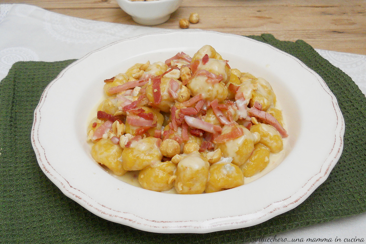gnocchi di zucca con taleggio speck e nocciole oriz