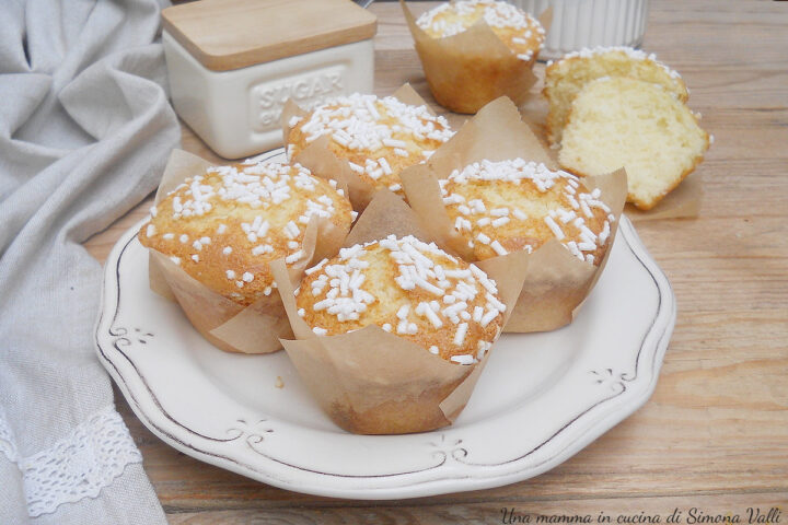 I muffin 5 minuti allo yogurt sono deliziosi dolcetti soffici e leggeri perfetti per la colazione o la merenda dei bambini