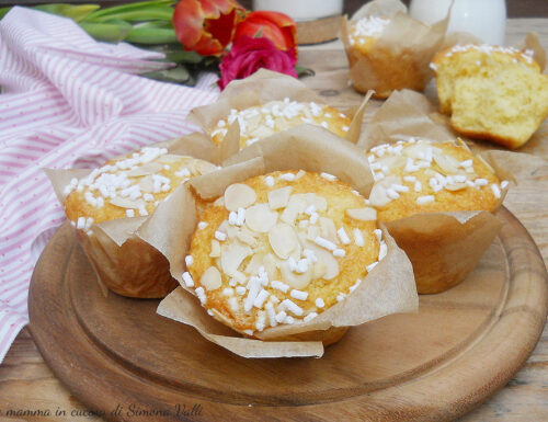Muffin semplici allo yogurt e mandorle