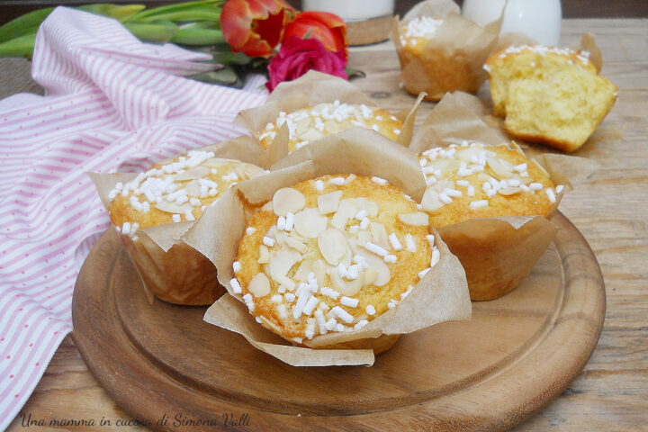MUFFIN SEMPLICI ALLO YOGURT E MANDORLE facili, veloci e sofficissimi, merenda sana e genuina. Ricetta veloce