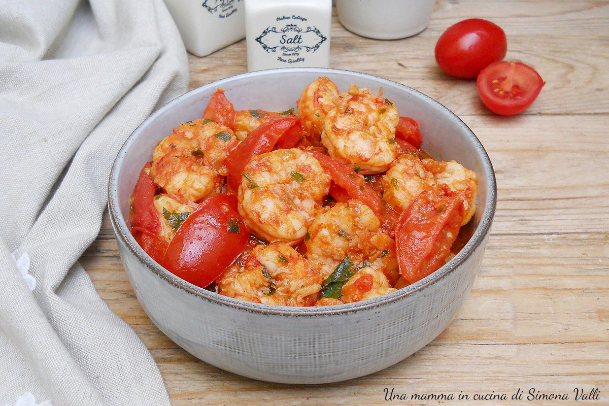 gamberi con pomodorini in padella