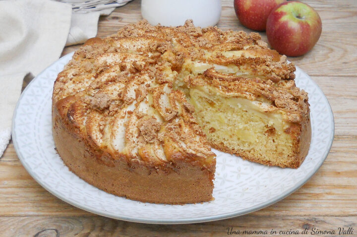 TORTA DI MELE E AMARETTI facile, veloce, sofficissima e ricca di mele