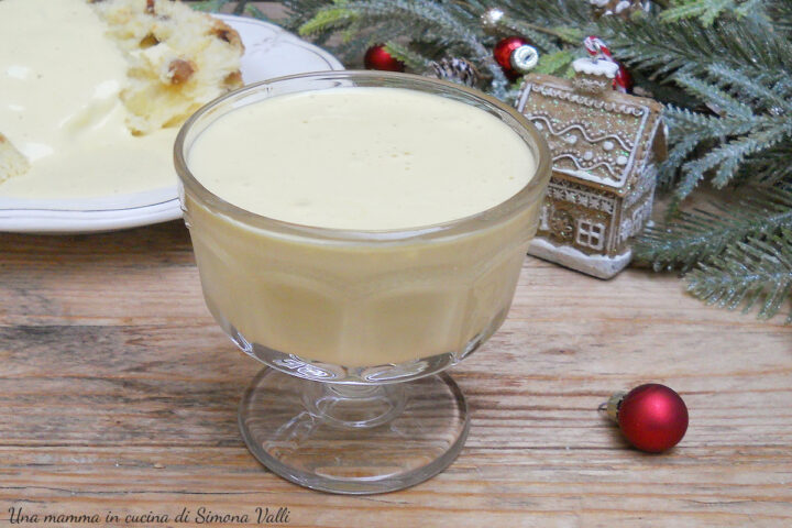 Lo zabaione o zabaglione è una crema dolce e spumosa composta da tuorli, zucchero e Marsala o altri vini liquorosi, ricetta semplice.