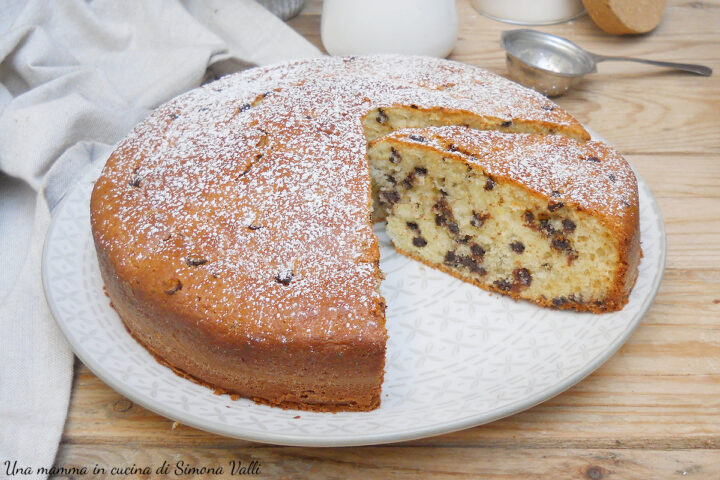 La torta ricotta e cioccolato soffice è un dolce morbidissimo che riesce ad unire semplicità e bontà in un connubio perfetto. Ricetta facile