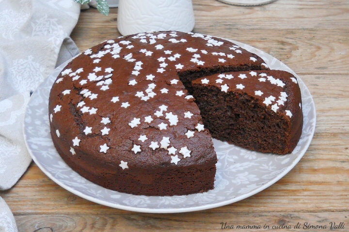 La torta Pan di stelle è un dolce soffice e goloso grazie alla presenza della crema di nocciole nell'impasto. Ricetta facile