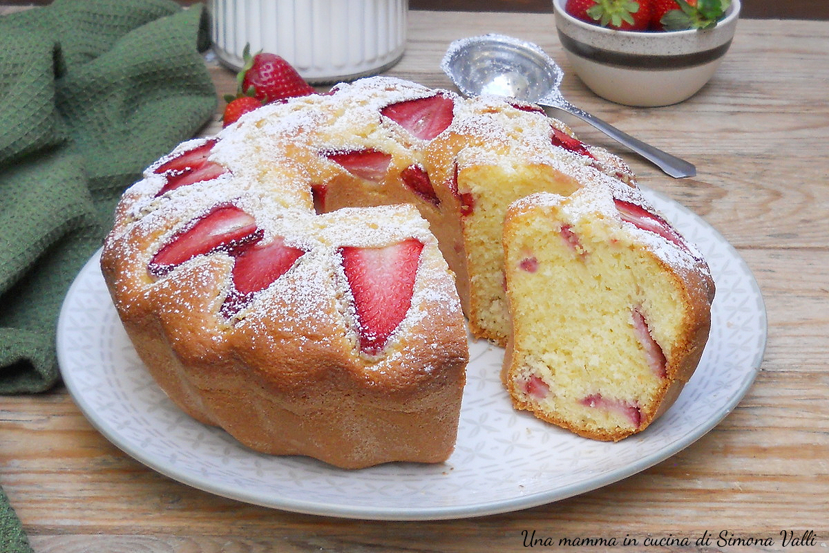 ciambellone allo yogurt e fragole