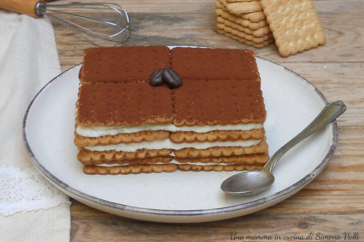 Voglia di tiramisù? Prova la mattonella di biscotti: una ricetta fresca con crema senza uova, veloce e pronta da gustare in pochi minuti!