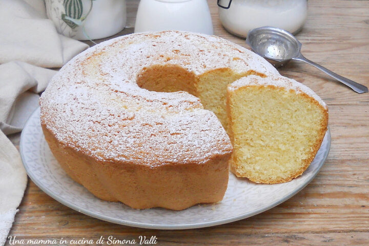 CIAMBELLONE ALL'ACQUA PIÙ SOFFICE DEL MONDO una torta alta, leggera e umida che rimane soffice per giorni. Ricetta facile e veloce.
