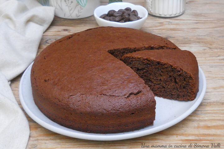 Torta 5 minuti al cacao e caffè facile e sofficissima. Si prepara in una sola ciotola senza montare nulla, perfetta per la colazione