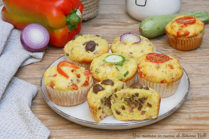 Muffin salati alle verdure sofficissimi: 1 impasto 5 gusti diversi! La ricetta facile per il pranzo di Ferragosto e il pic-nic in spiaggia.
