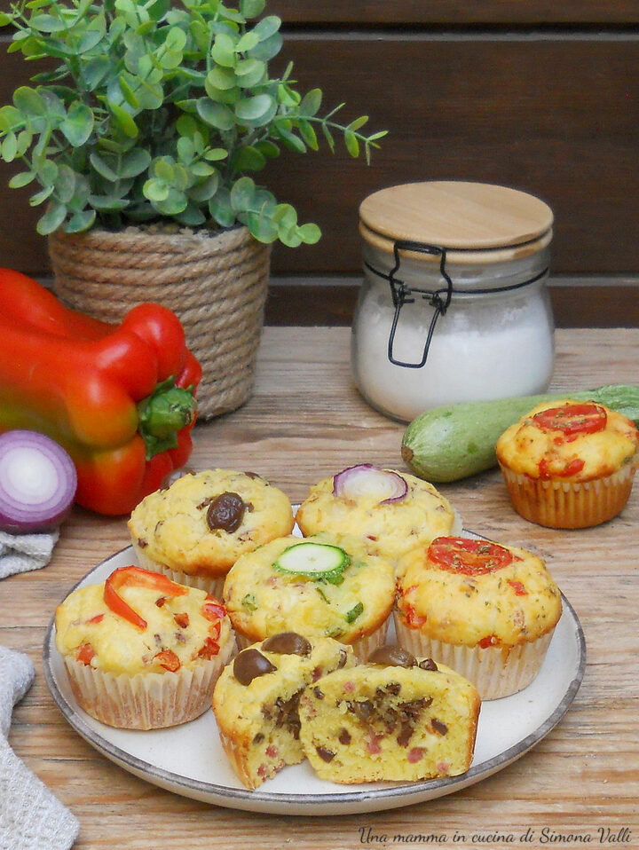Muffin salati alle verdure sofficissimi: 1 impasto 5 gusti diversi! La ricetta facile per il pranzo di Ferragosto e il pic-nic in spiaggia.
