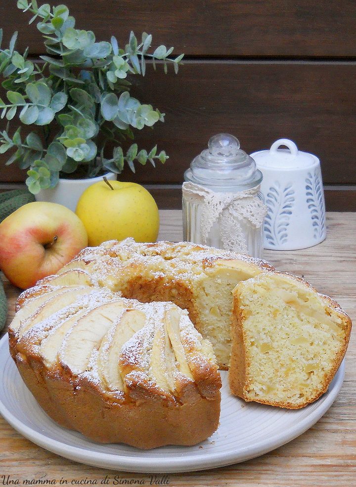 CIAMBELLONE ALLO YOGURT E MELE: la ricetta per farlo alto, soffice e con le mele che non affondano! Ricetta facile.