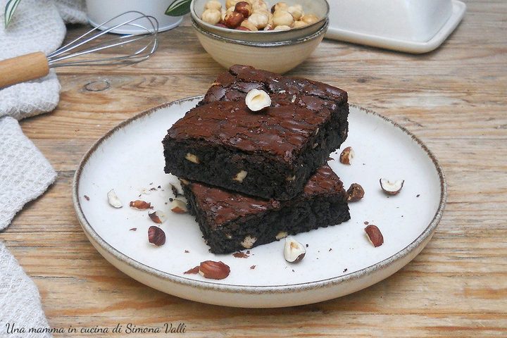 I BROWNIES DI IGINIO MASSARI sono dolcetti fantastici dal gusto straordinario che si preparano in pochissimo tempo. Ricetta perfetta!