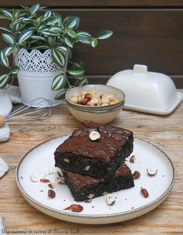 I BROWNIES DI IGINIO MASSARI sono dolcetti fantastici dal gusto straordinario che si preparano in pochissimo tempo. Ricetta perfetta!