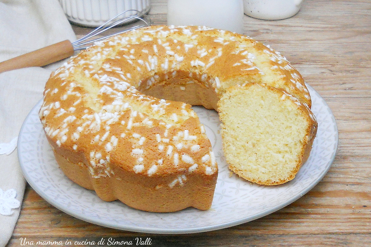 Ciambella soffice e alta, un dolce semplice e genuino che si prepara con pochi ingredienti. Ricetta classica facile e veloce.