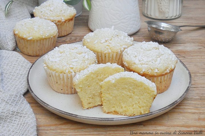 Muffin del mattino alla ricotta sofficissimi, leggeri e senza burro. La ricetta facile per una colazione golosa! Ricetta veloce